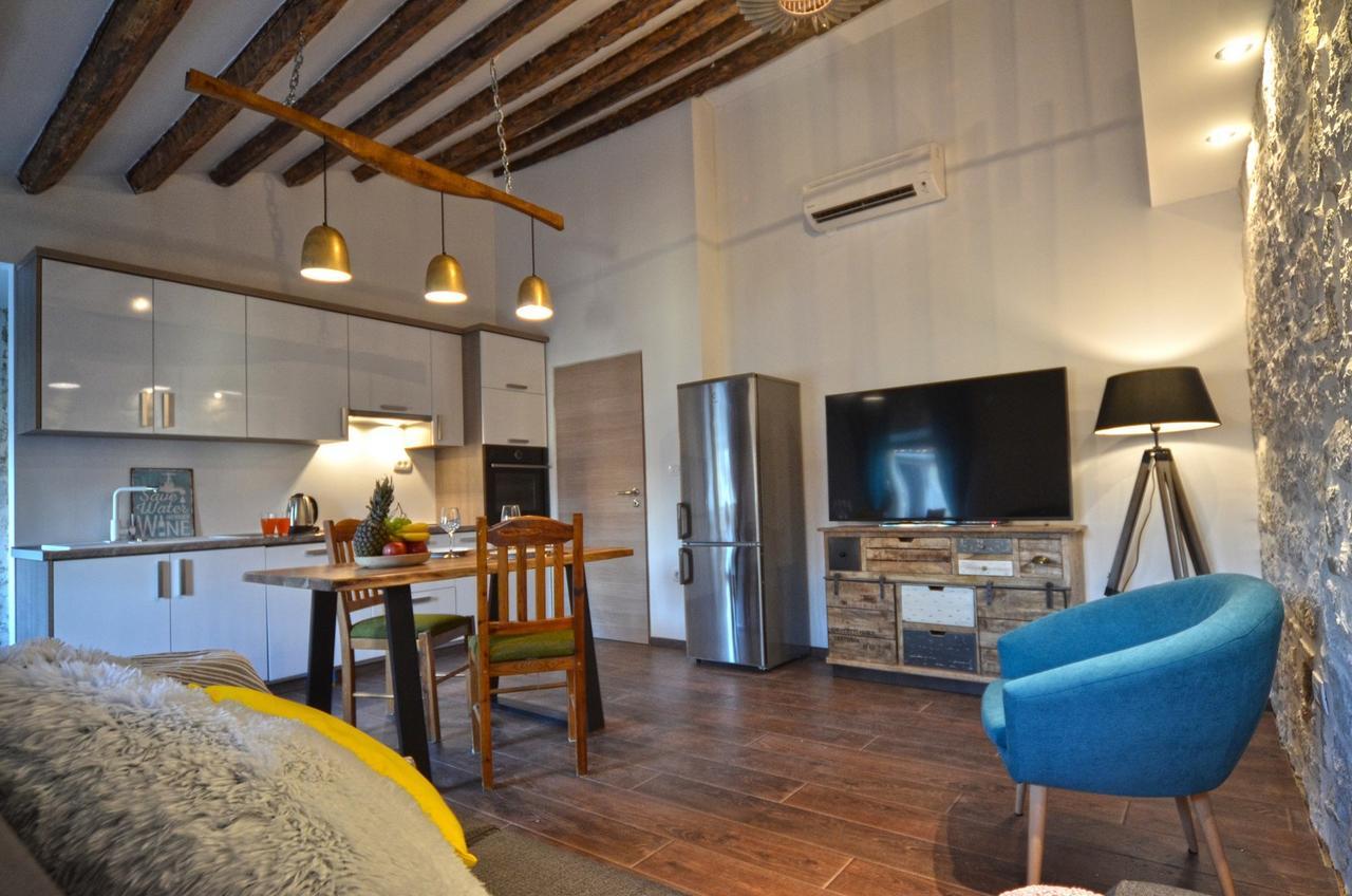 Noanna Apartment โรวีน ภายนอก รูปภาพ