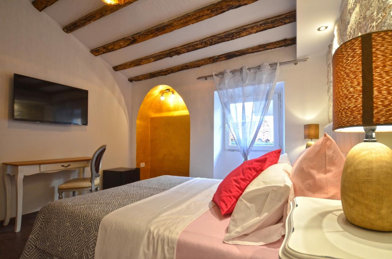 Noanna Apartment โรวีน ภายนอก รูปภาพ